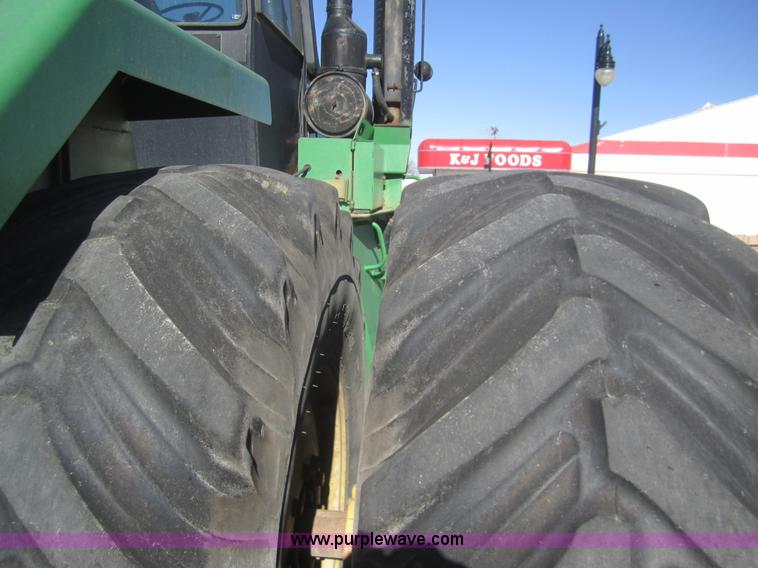 image for item B5616 1990 John Deere 8960 4WD tractor