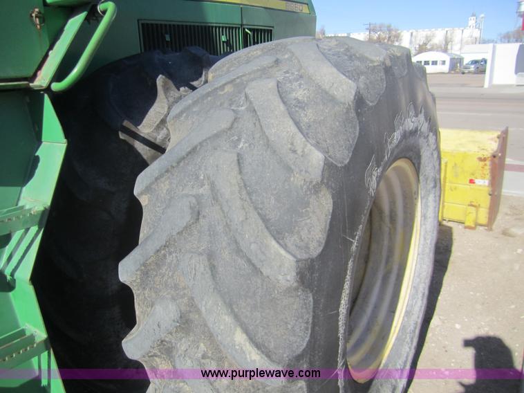 image for item B5616 1990 John Deere 8960 4WD tractor