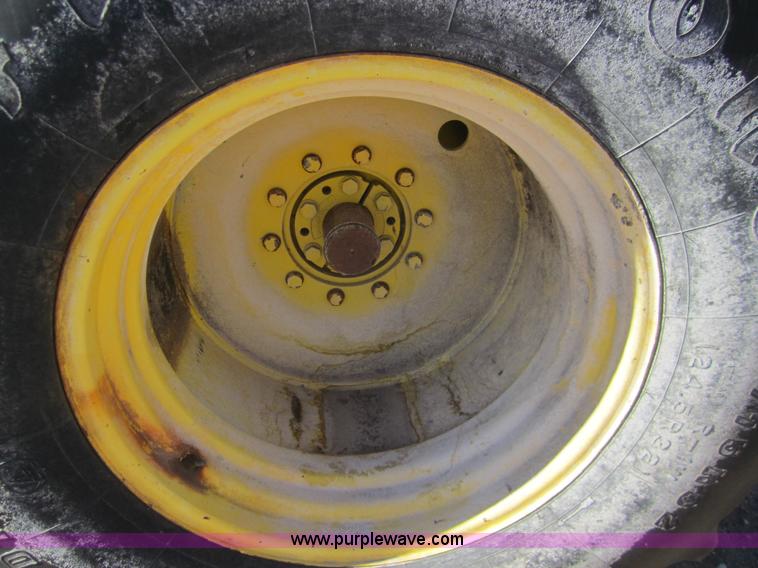 image for item B5616 1990 John Deere 8960 4WD tractor