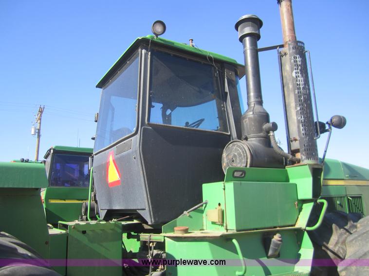 image for item B5616 1990 John Deere 8960 4WD tractor