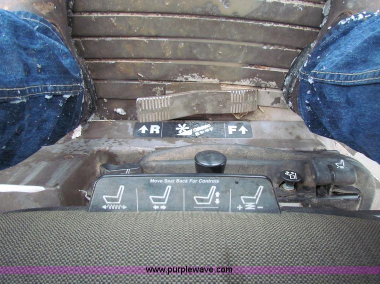 image for item B7093 1999 John Deere CTS II Maximizer combine