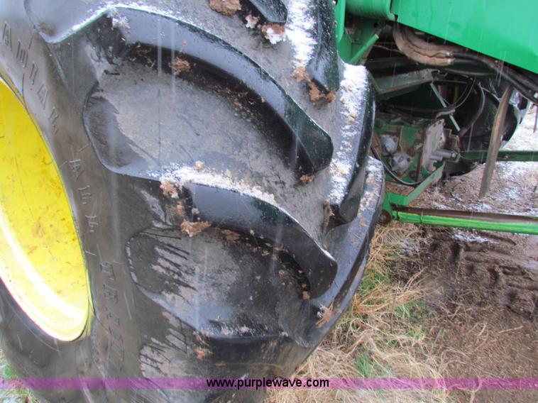 image for item B7093 1999 John Deere CTS II Maximizer combine