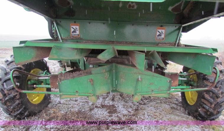 image for item B7093 1999 John Deere CTS II Maximizer combine