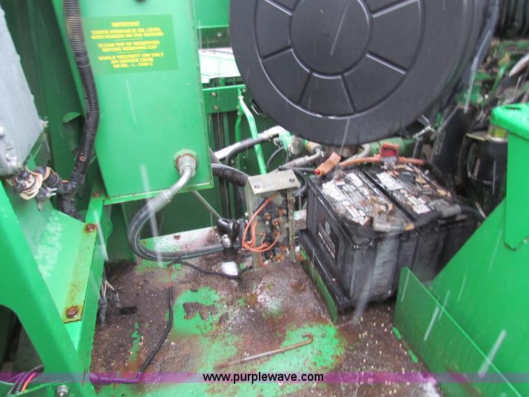 image for item B7093 1999 John Deere CTS II Maximizer combine