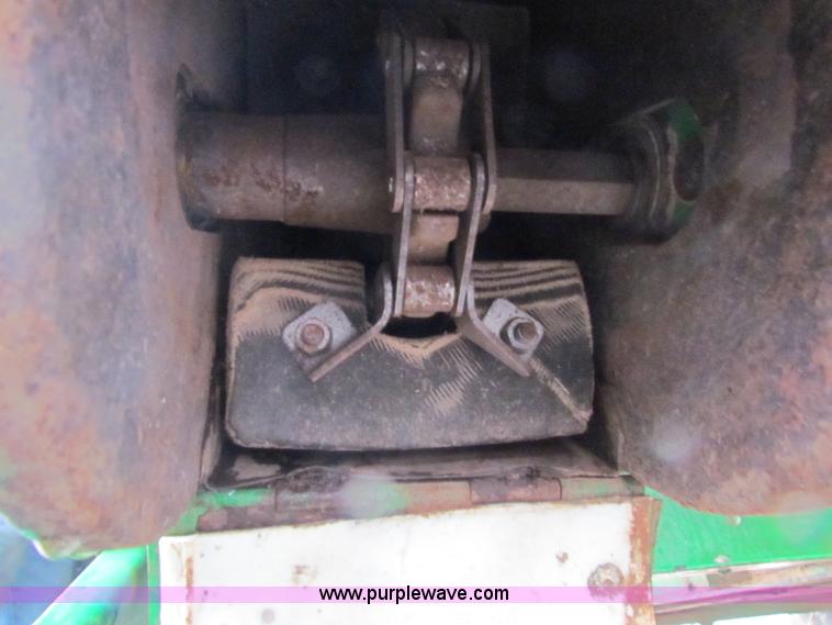image for item B7093 1999 John Deere CTS II Maximizer combine