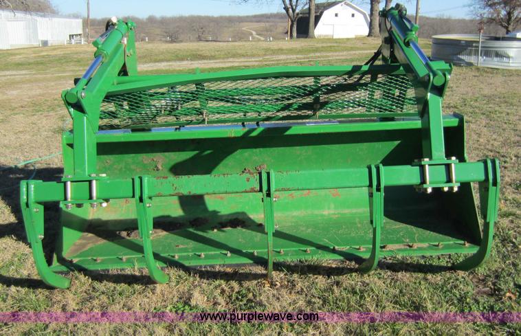 image for item C5267 John Deere 8' grapple bucket