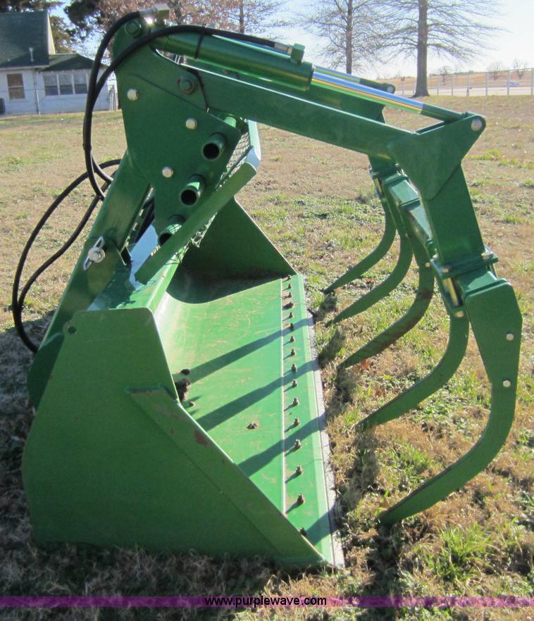 image for item C5267 John Deere 8' grapple bucket