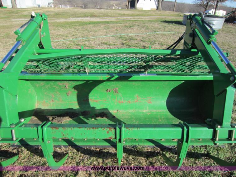 image for item C5267 John Deere 8' grapple bucket