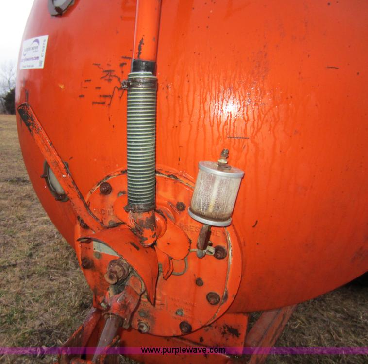 image for item C5275 1,500 gallon honey wagon