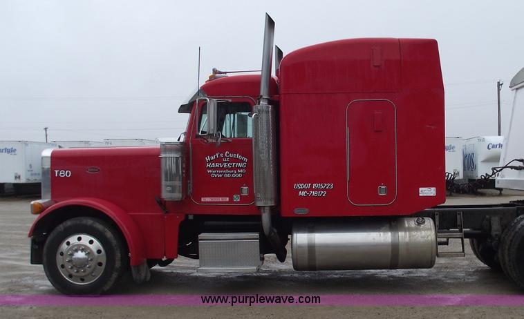 image for item C5954 2001 Peterbilt 379 semi truck