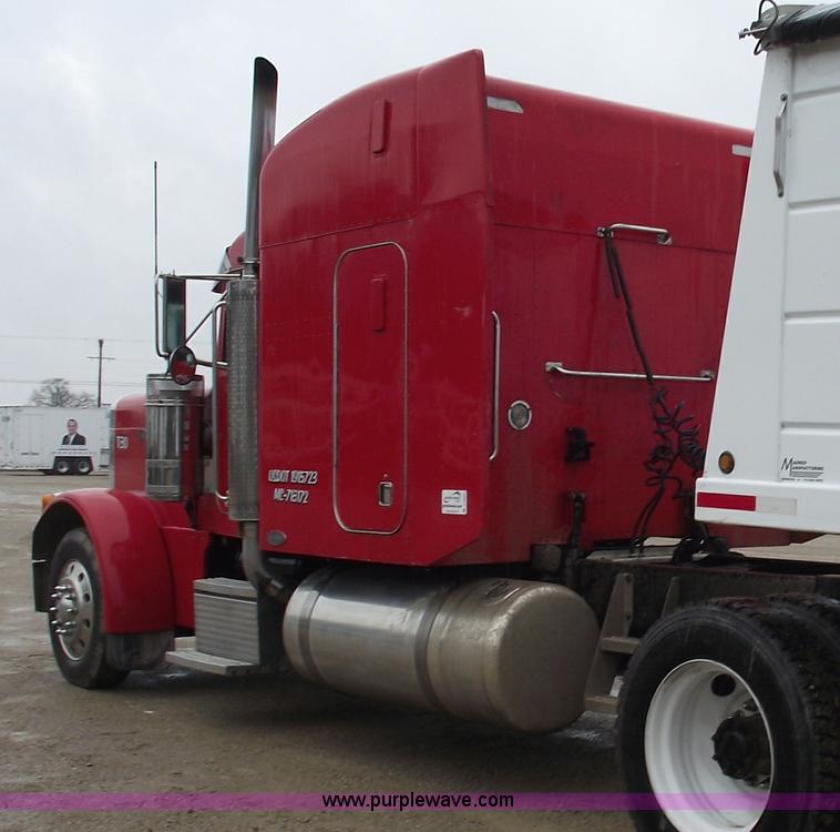 image for item C5954 2001 Peterbilt 379 semi truck