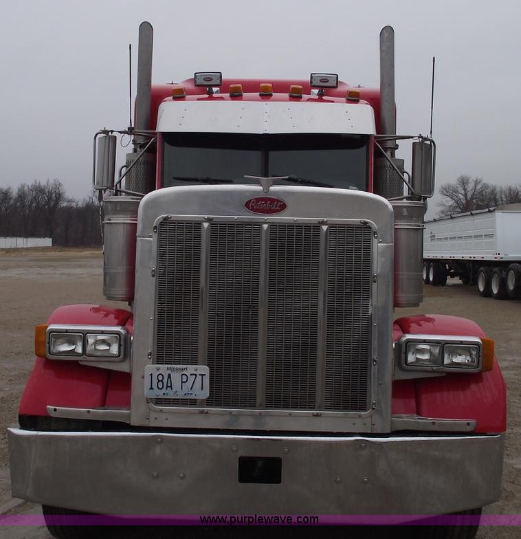 image for item C5954 2001 Peterbilt 379 semi truck