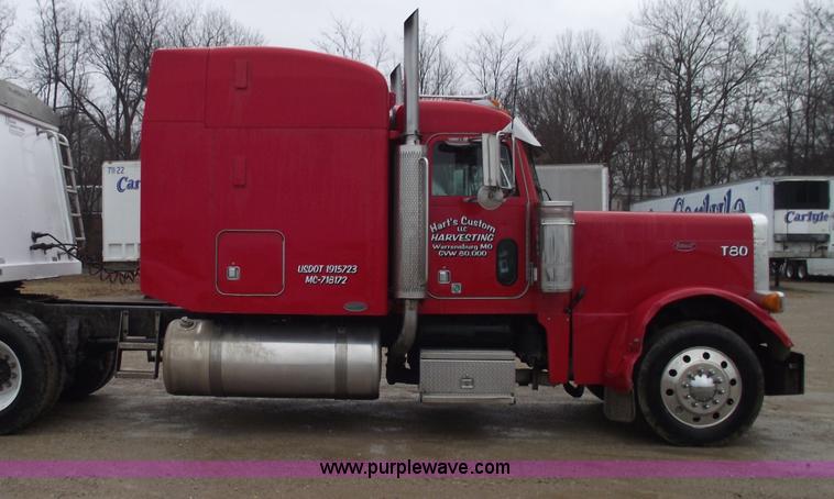 image for item C5954 2001 Peterbilt 379 semi truck