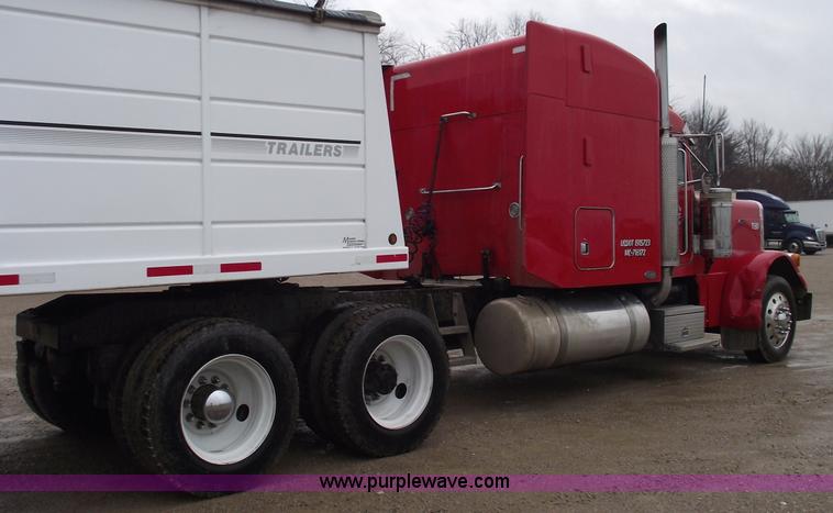 image for item C5954 2001 Peterbilt 379 semi truck