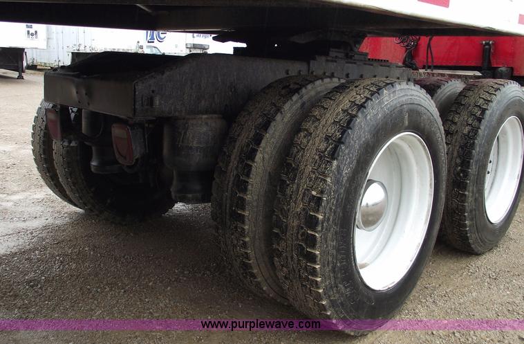 image for item C5954 2001 Peterbilt 379 semi truck