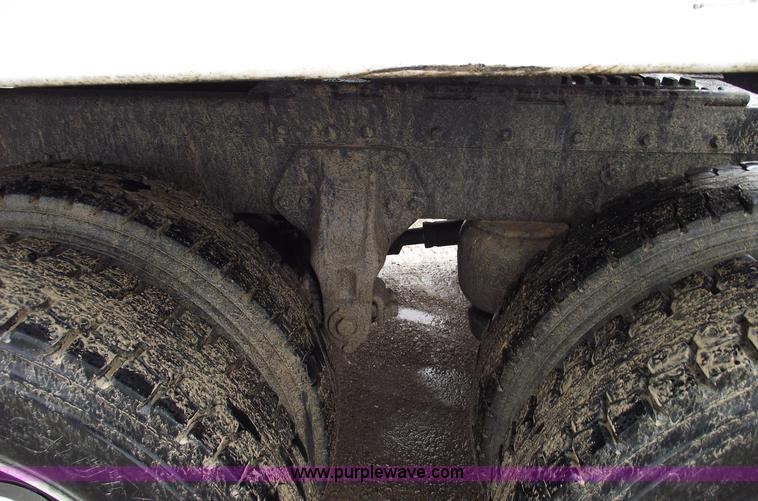 image for item C5954 2001 Peterbilt 379 semi truck