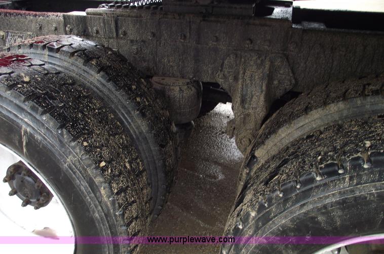 image for item C5954 2001 Peterbilt 379 semi truck