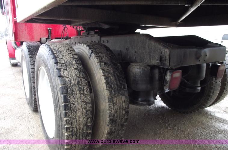 image for item C5954 2001 Peterbilt 379 semi truck