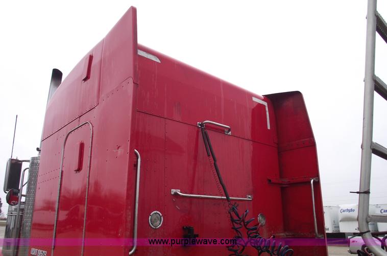 image for item C5954 2001 Peterbilt 379 semi truck