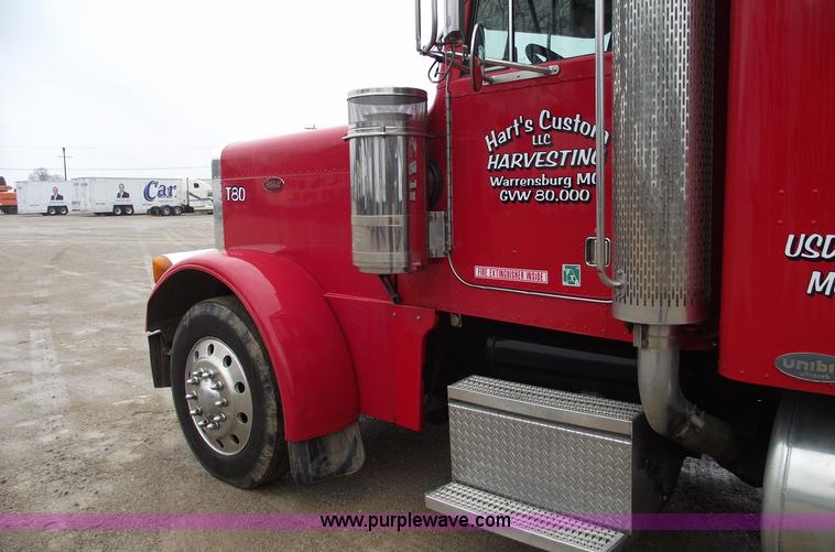 image for item C5954 2001 Peterbilt 379 semi truck