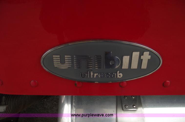 image for item C5954 2001 Peterbilt 379 semi truck