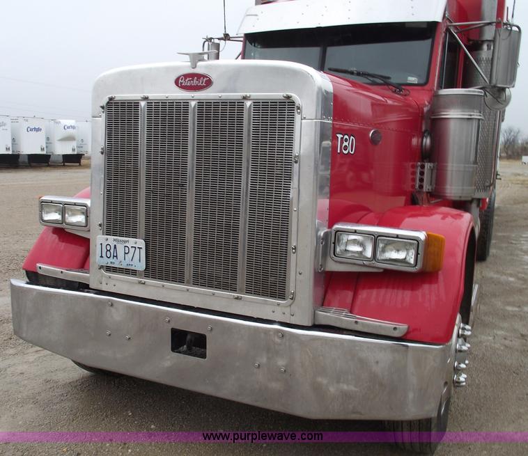 image for item C5954 2001 Peterbilt 379 semi truck