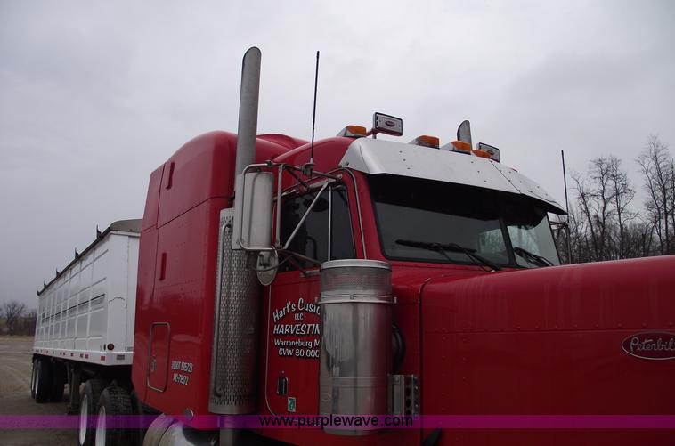 image for item C5954 2001 Peterbilt 379 semi truck