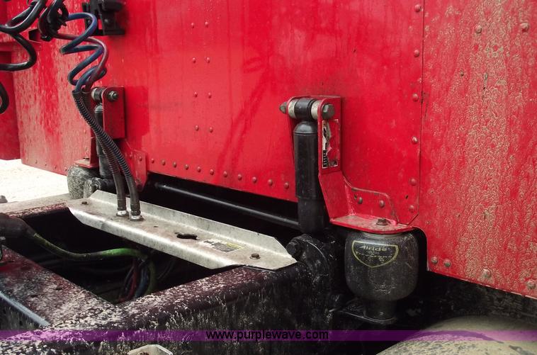 image for item C5954 2001 Peterbilt 379 semi truck