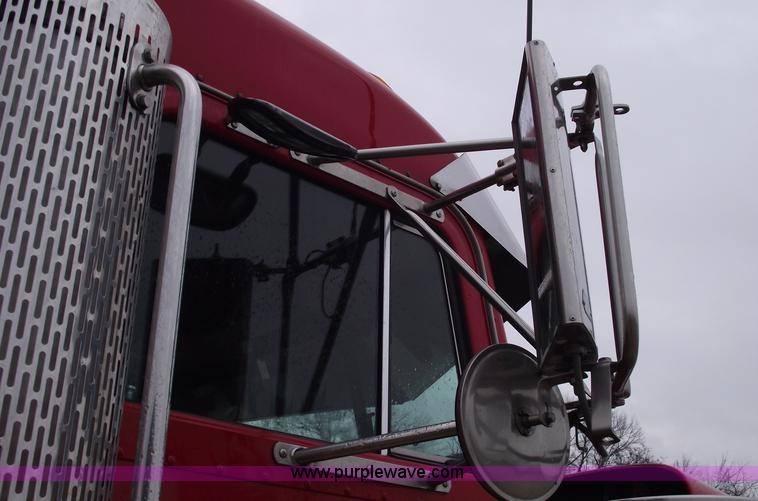 image for item C5954 2001 Peterbilt 379 semi truck