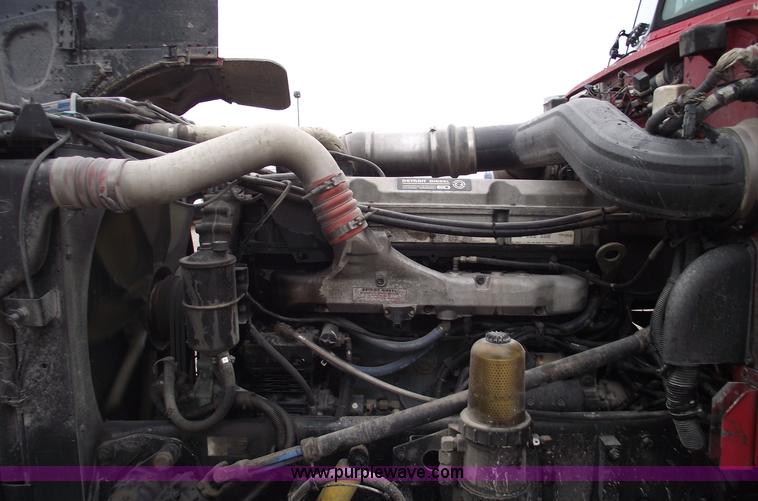 image for item C5954 2001 Peterbilt 379 semi truck