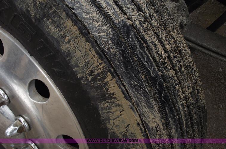 image for item C5954 2001 Peterbilt 379 semi truck