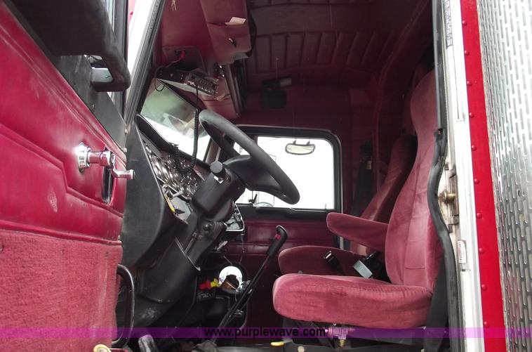 image for item C5954 2001 Peterbilt 379 semi truck