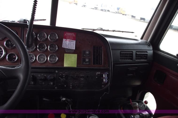 image for item C5954 2001 Peterbilt 379 semi truck