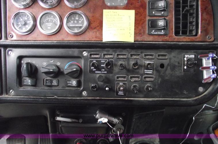 image for item C5954 2001 Peterbilt 379 semi truck