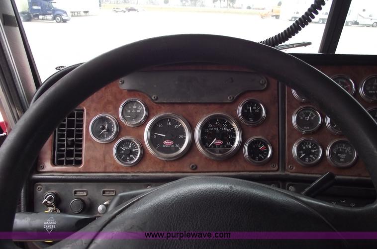 image for item C5954 2001 Peterbilt 379 semi truck