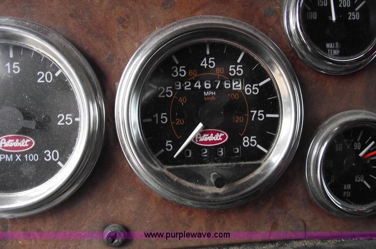 image for item C5954 2001 Peterbilt 379 semi truck