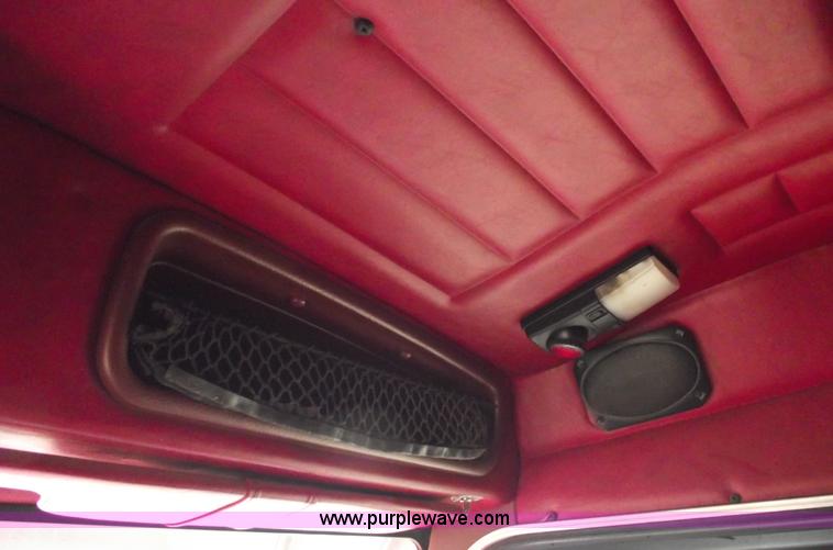 image for item C5954 2001 Peterbilt 379 semi truck