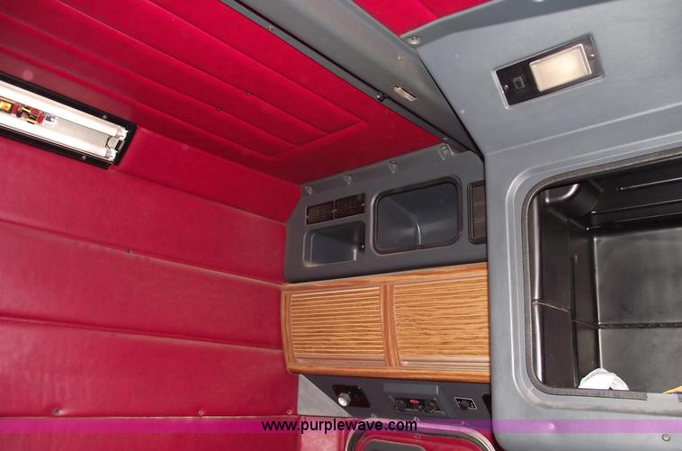 image for item C5954 2001 Peterbilt 379 semi truck