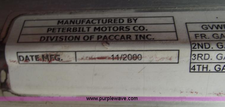 image for item C5954 2001 Peterbilt 379 semi truck