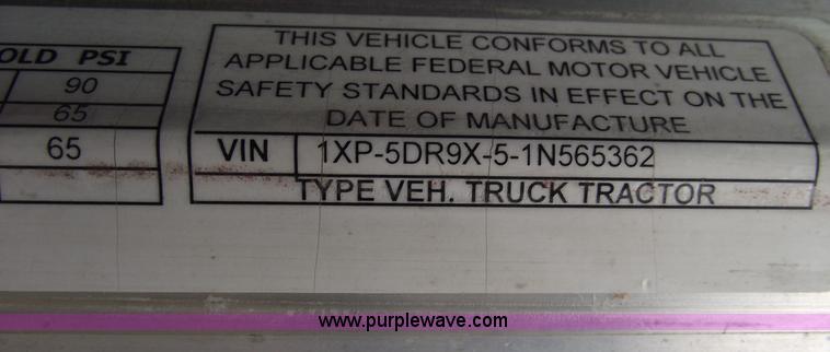 image for item C5954 2001 Peterbilt 379 semi truck