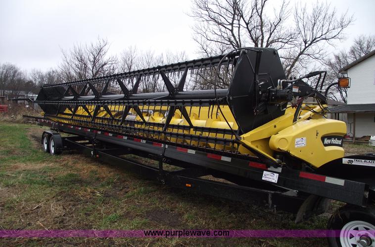 image for item C5957 2004 New Holland 74C 30' flex head