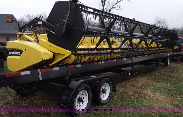 image for item C5957 2004 New Holland 74C 30' flex head