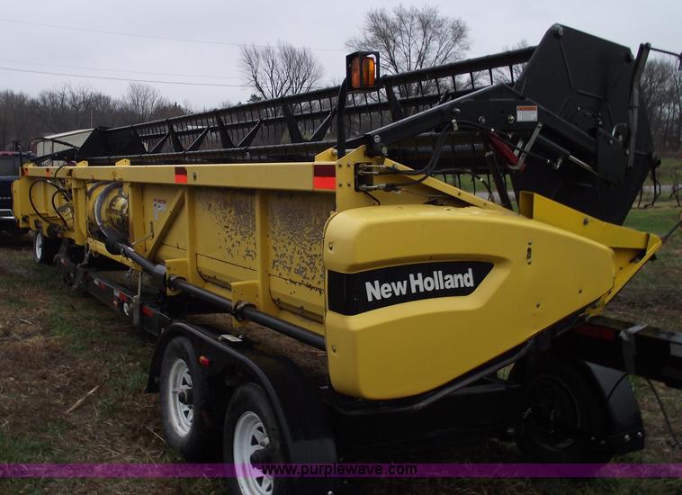 image for item C5957 2004 New Holland 74C 30' flex head