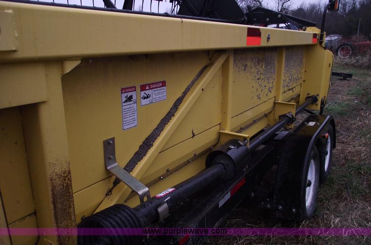 image for item C5957 2004 New Holland 74C 30' flex head