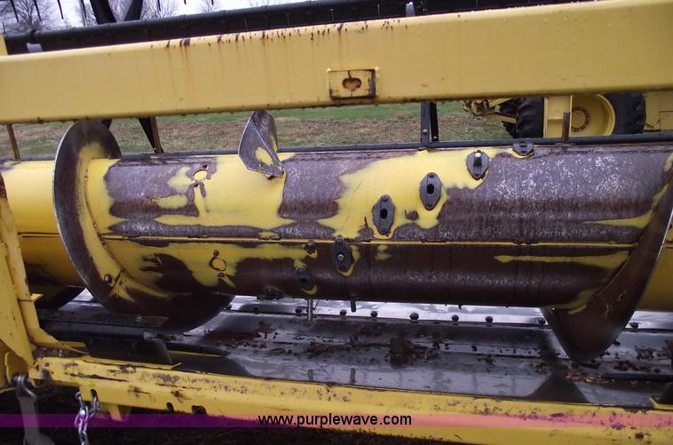 image for item C5957 2004 New Holland 74C 30' flex head