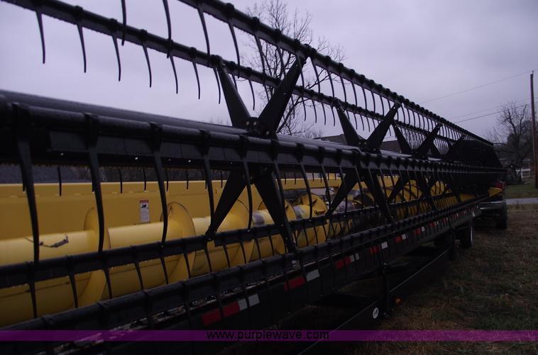 image for item C5957 2004 New Holland 74C 30' flex head