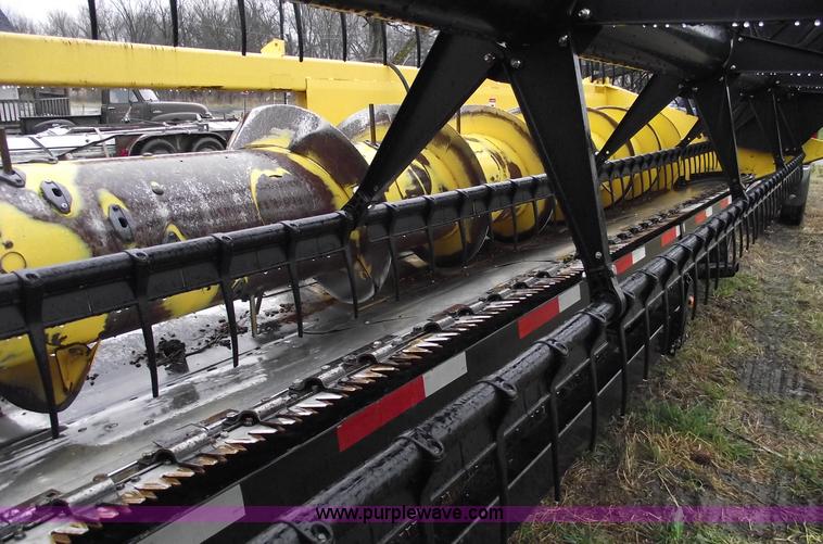 image for item C5957 2004 New Holland 74C 30' flex head