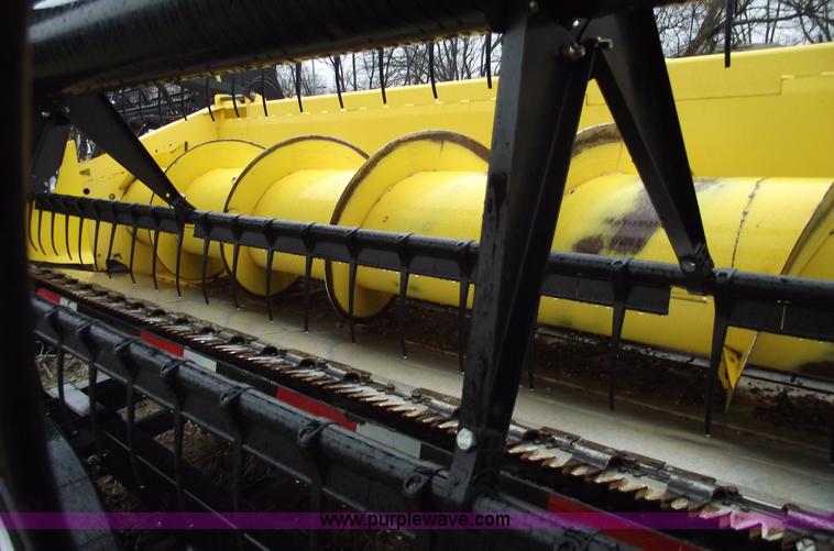 image for item C5957 2004 New Holland 74C 30' flex head