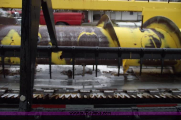 image for item C5957 2004 New Holland 74C 30' flex head