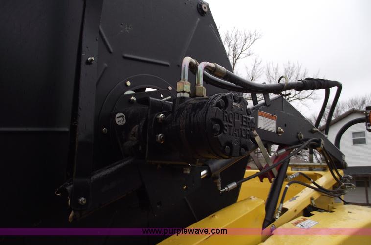 image for item C5957 2004 New Holland 74C 30' flex head
